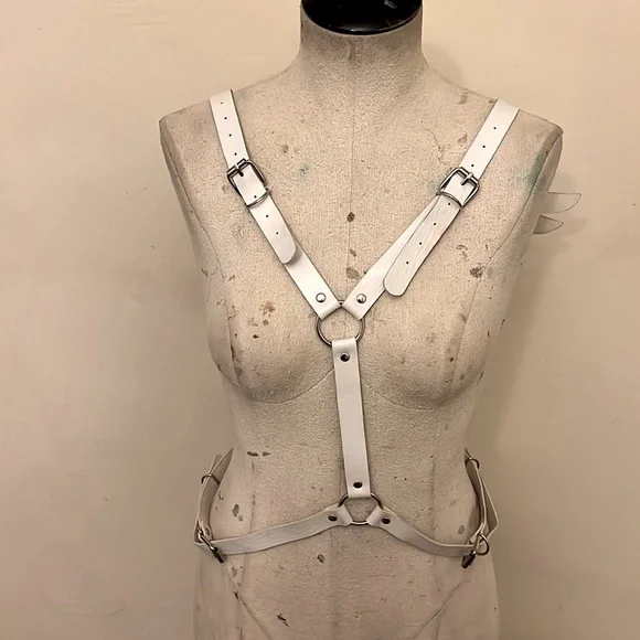 Sexy white faux leather  harness wings - Picture 2 of 3